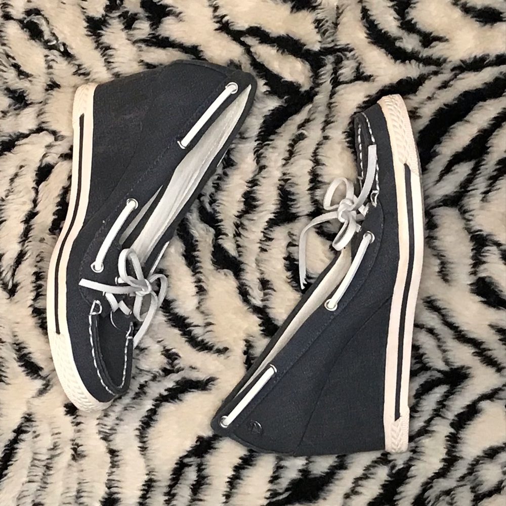 Wedge boat shoes